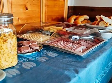 Bed & Breakfast Hegyhat-izmeny Ueduelohaz *